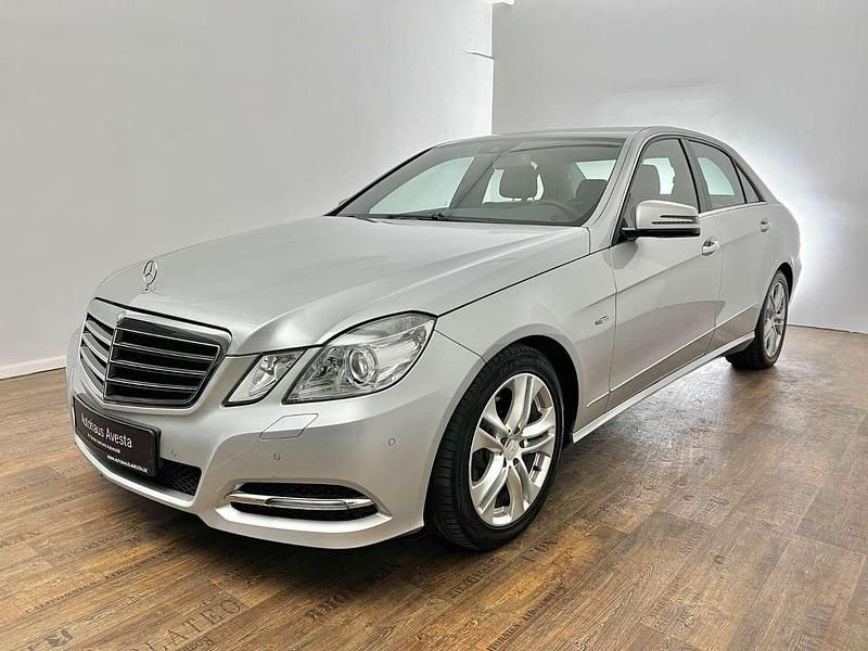 Gebraucht Mercedes E200 136 PS (100 kW) 2011 Silber Limousine
