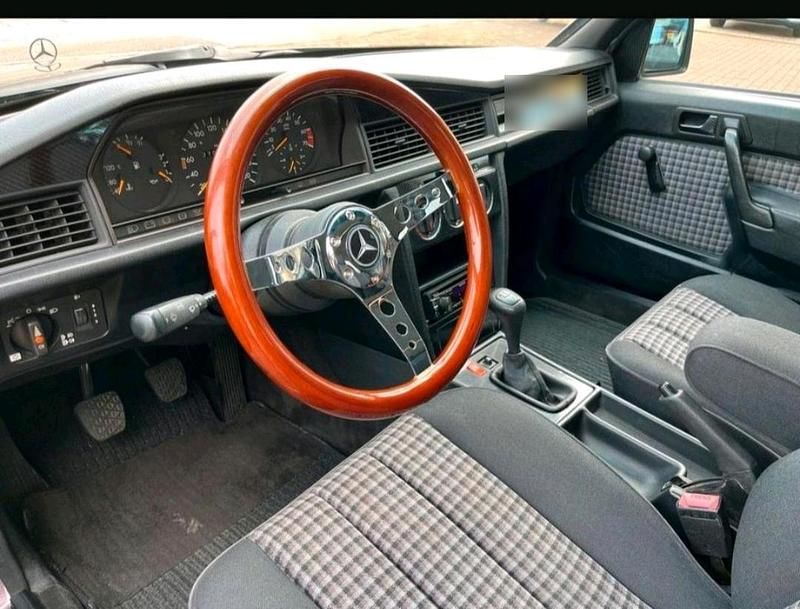 Gebraucht Mercedes 190 122 PS (89 kW) 1990 Limousine