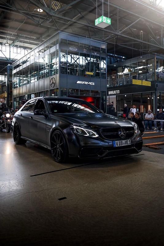 Silber Gebraucht 2013 Mercedes E63S AMG AMG Limousine | 36.890 € (Superpreis) - Bild 1/4