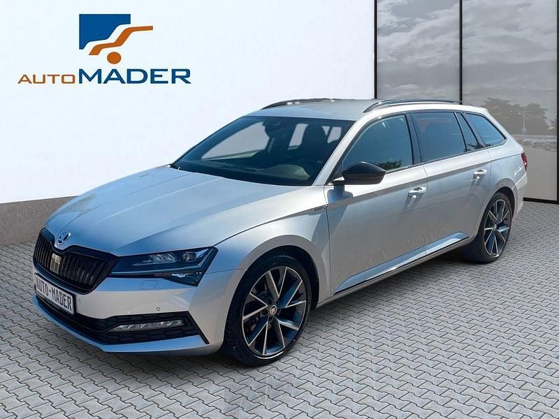Silber Gebraucht 2023 Skoda Superb SportLine Kombi | 28.780 € - Bild 1/4