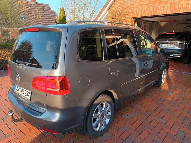 Gebraucht VW Touran Highline 105 PS (77 kW) 2011 Grau Van / Kleinbus