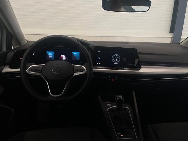 Gebraucht VW Golf VIII Life 116 PS (85 kW) 2023 Pure white Kombi