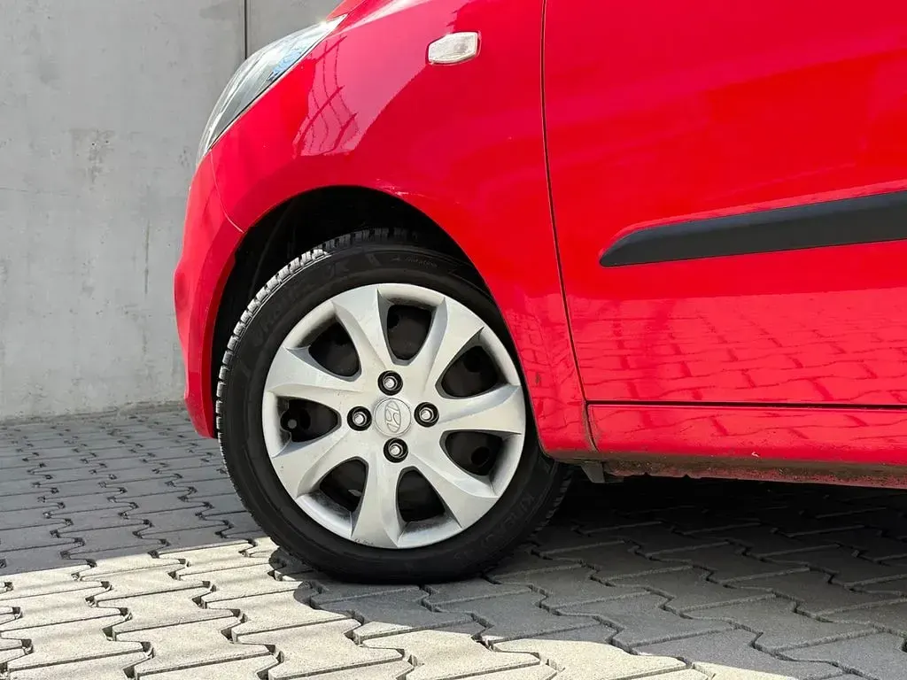 Gebraucht Hyundai i10 69 PS (50 kW) 2013 Rot Kleinwagen