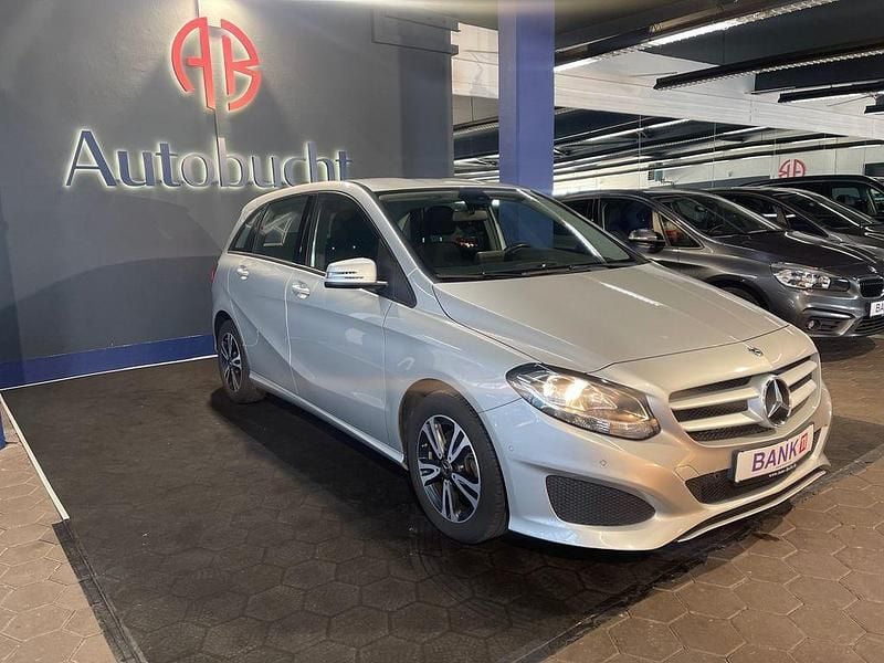 Gebraucht Mercedes B180 122 PS (89 kW) 2017 Silber Van / Kleinbus