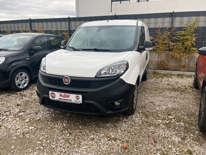 Weiß Gebraucht 2021 Fiat Doblò Van / Kleinbus | 14.290 € - Bild 1/4