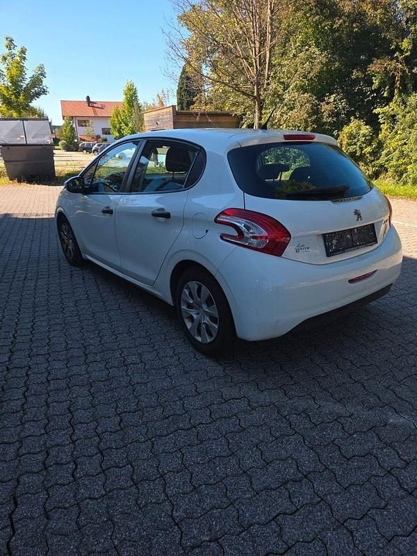 Gebraucht Peugeot 208 Access 68 PS (50 kW) 2012 Weiß Kleinwagen