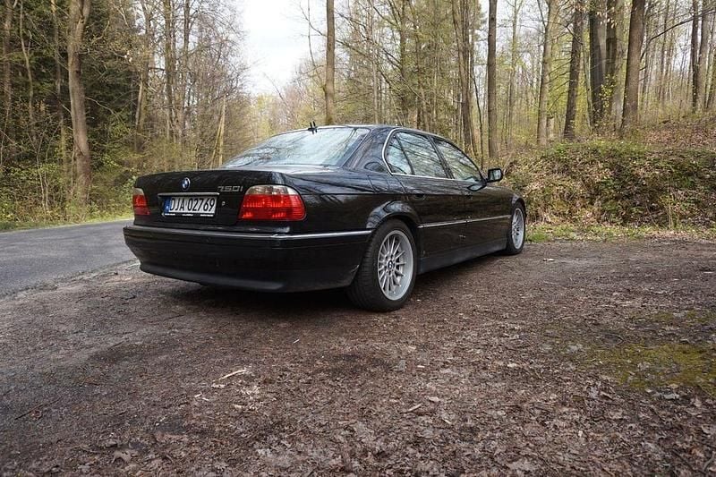 Schwarz Gebraucht 2000 BMW 750 Sport Line Limousine | 9.500 € - Bild 1/4