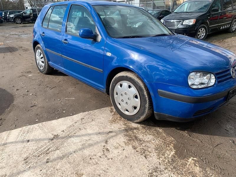 Gebraucht VW Golf IV 75 PS (55 kW) 2001 Blau Kleinwagen