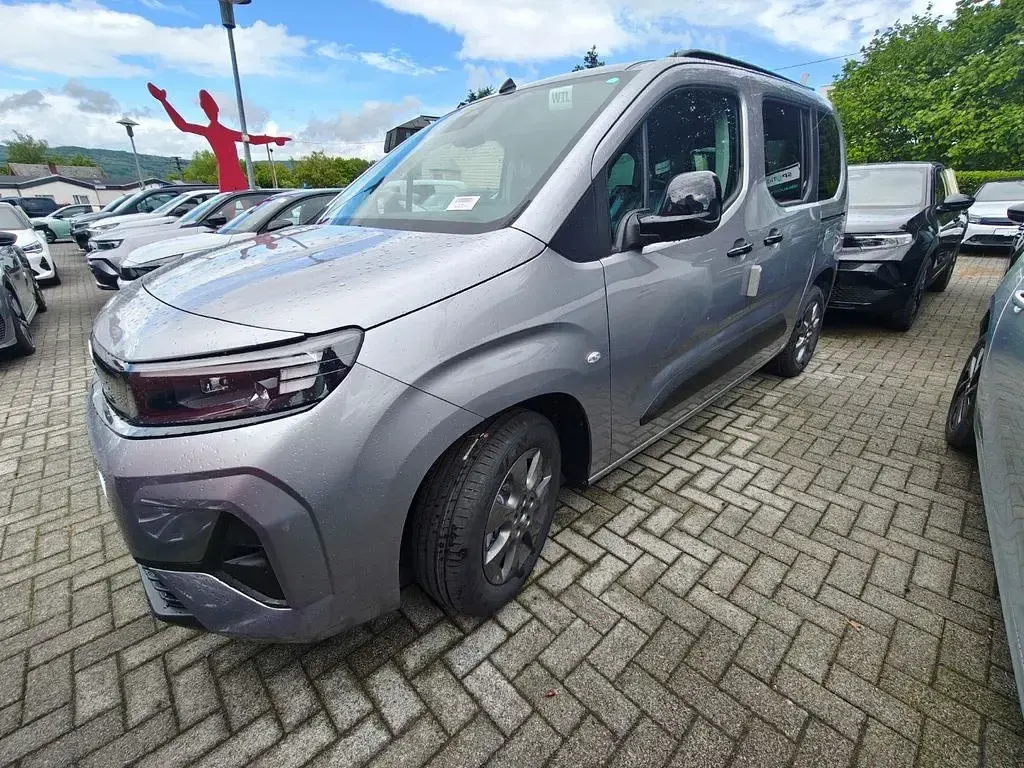 Nowe Opel Combo Life 102 KM (75 kW) 2026 Szary Minivan