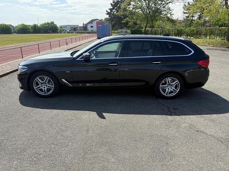 Schwarz Gebraucht 2018 BMW 530 Efficient Dynamics Kombi | 23.700 € (Guter Preis) - Bild 1/4