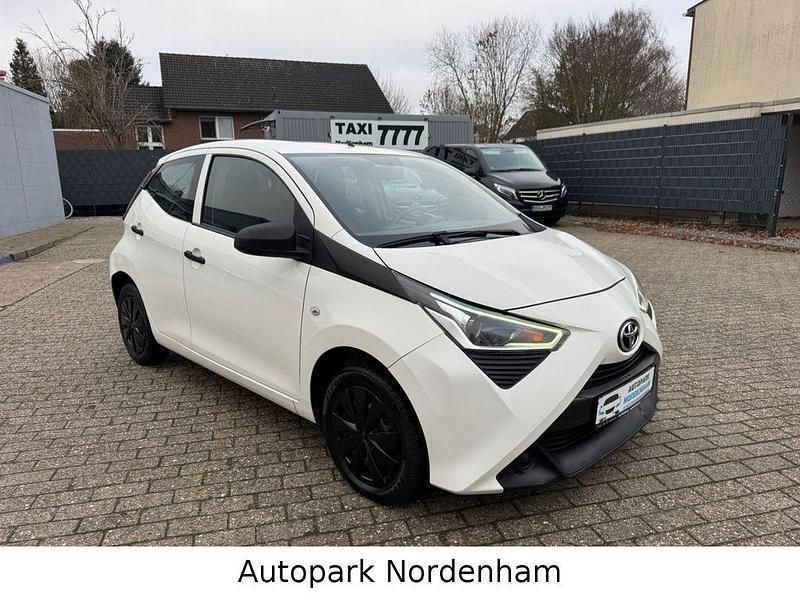 Gebraucht Toyota Aygo 72 PS (52 kW) 2019 Weiß Kleinwagen