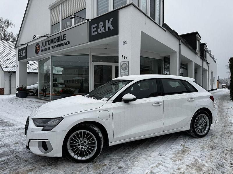 Weiß Gebraucht 2021 Audi A3 Advanced Limousine | 19.490 € (Superpreis) - Bild 1/4