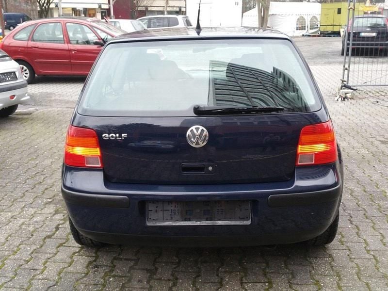 Gebraucht VW Golf IV 75 PS (55 kW) 2003 Dunkel blau Kleinwagen
