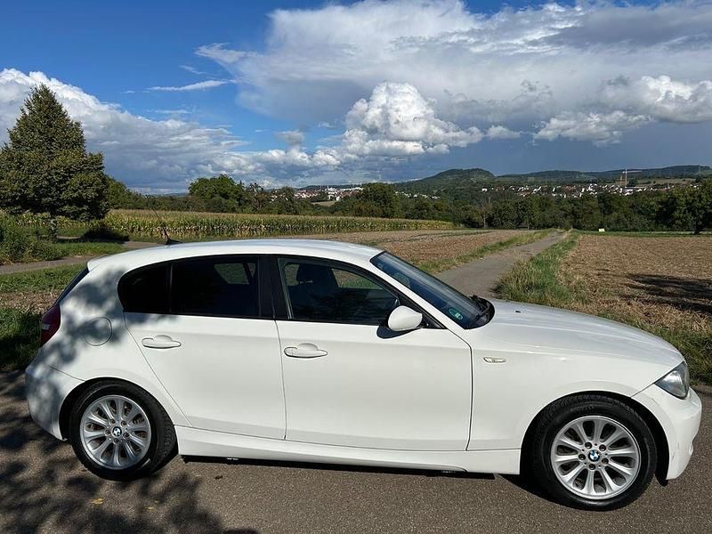 Gebraucht BMW 118 Sport Line 143 PS (105 kW) 2009 Weiß Kleinwagen