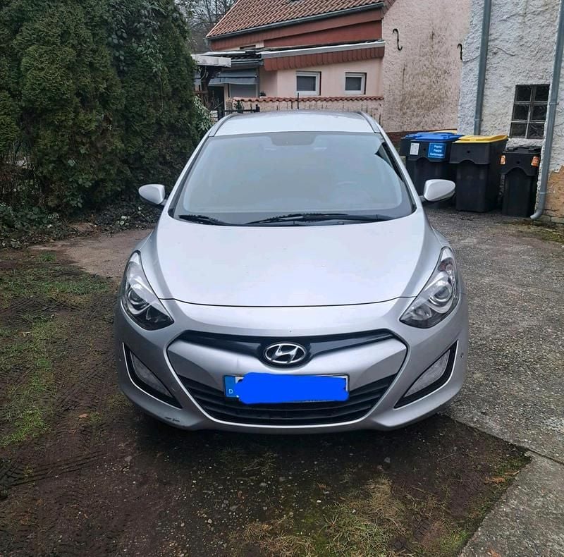 Gebraucht Hyundai i30 110 PS (80 kW) 2015 Silber Kombi