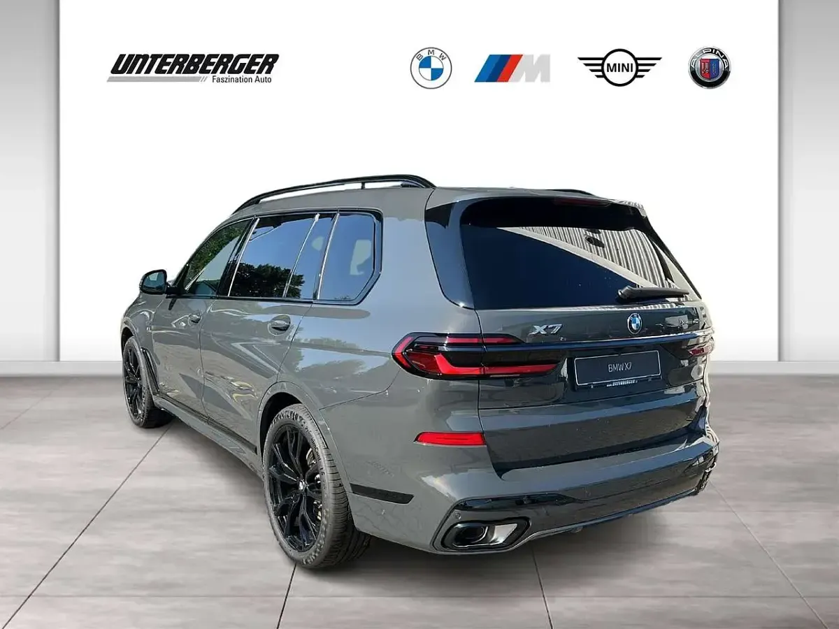 Neu BMW X7 M Sport 352 PS (258 kW) 2026 Silber SUV