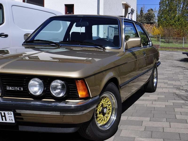 Gebraucht BMW 320 122 PS (89 kW) 1982 Gold Coupé