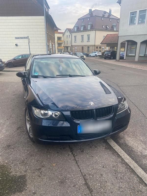 Blau Gebraucht 2006 BMW 320 Limousine | 2.350 € (Superpreis) - Bild 1/4