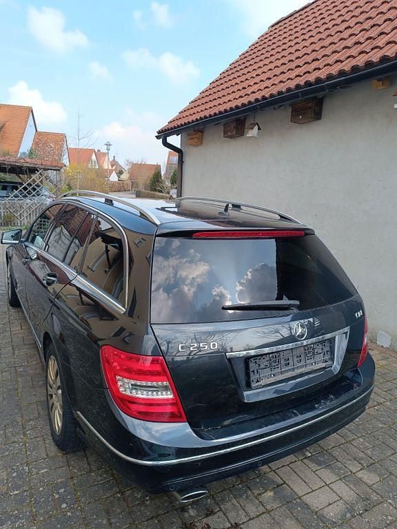 Gebraucht Mercedes C250 204 PS (150 kW) 2012 Schwarz Limousine
