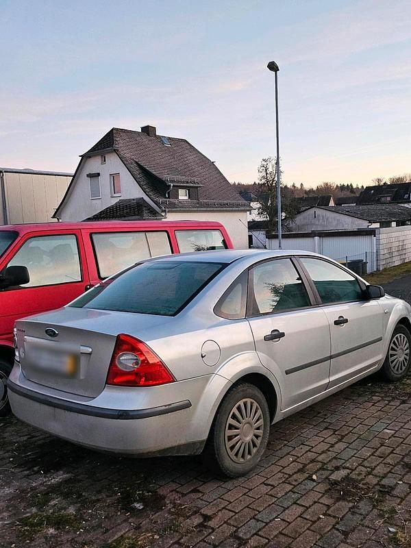 Gebraucht 2005 Ford Focus Limousine | 300 € (Superpreis) - Bild 1/4