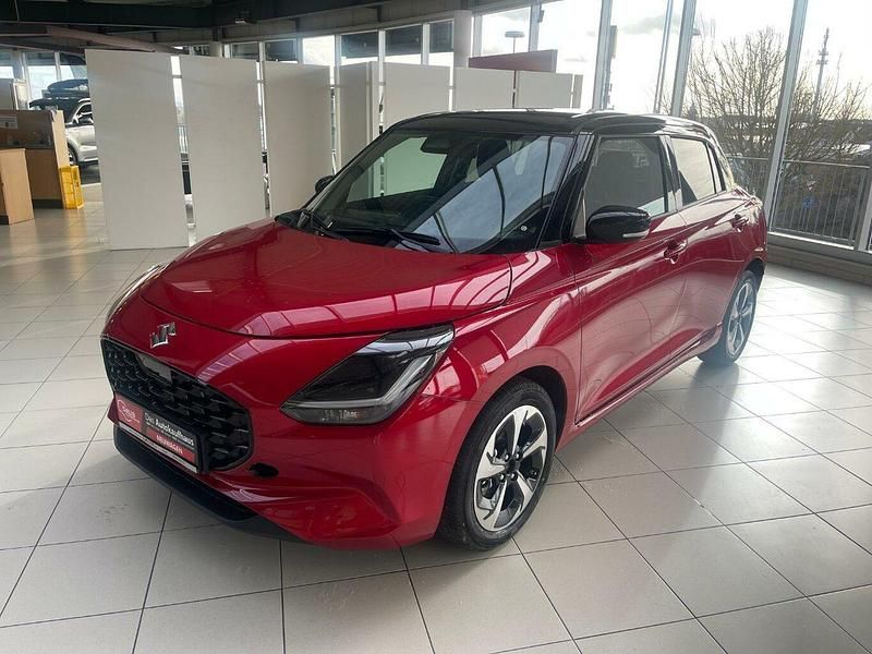 Burning red pearl metallic / super black pearl metall Neu 2025 Suzuki Swift Comfort+ | 18.990 € - Bild 1/4