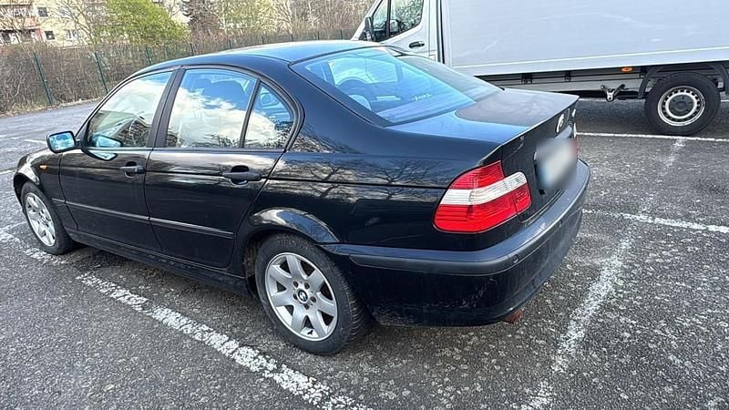 Second-hand BMW 318 143 CP (105 kW) 2004 Negru Berlinǎ