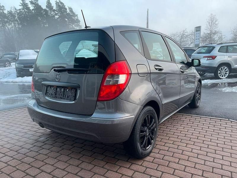Gebraucht Mercedes A180 116 PS (85 kW) 2010 Mountaingrau  met. (metallic) Limousine