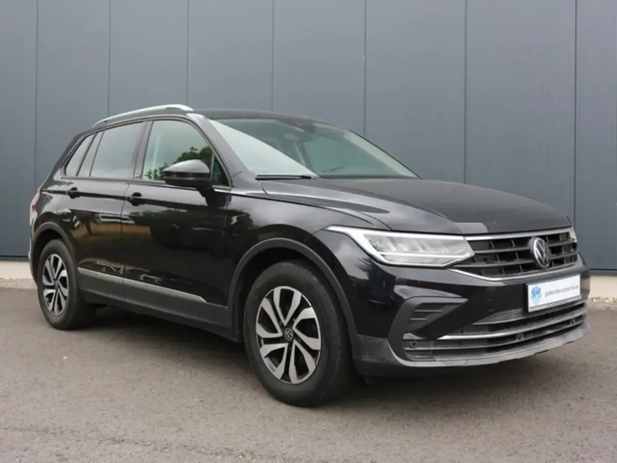 Gebraucht VW Tiguan Active 150 PS (110 kW) 2023 Schwarz SUV