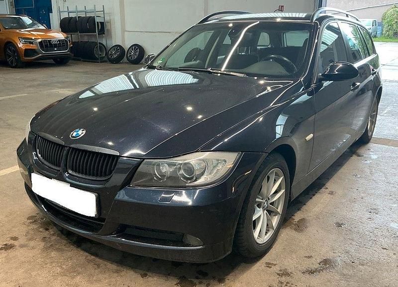 Schwarz Gebraucht 2009 BMW 320 Kombi | 3.750 € (Superpreis) - Bild 1/1