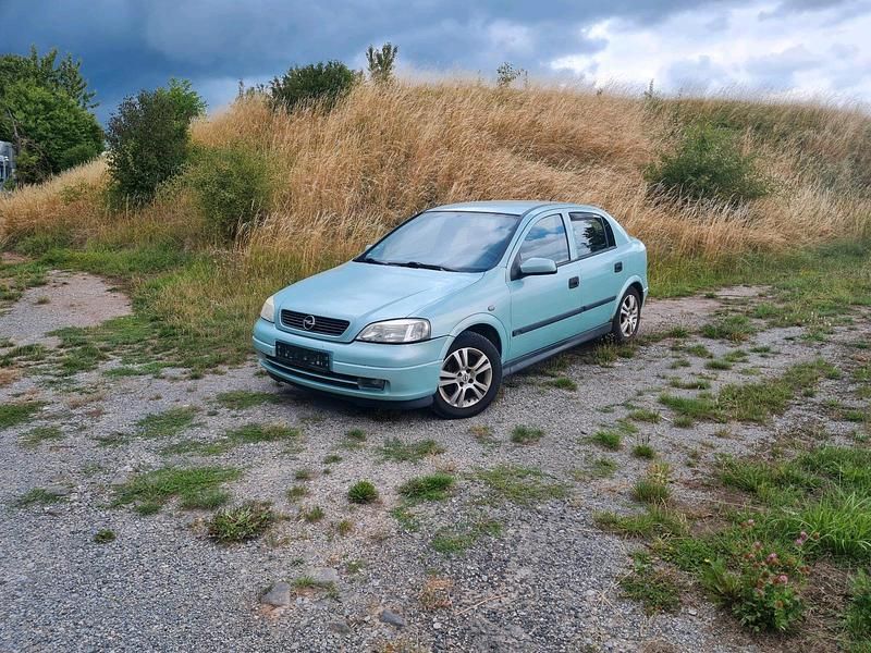 Grün Gebraucht 2002 Opel Astra Limousine | 580 € (Superpreis) - Bild 1/4