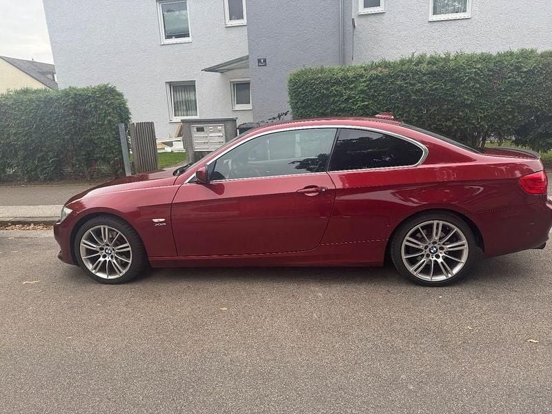 Gebraucht BMW 325 Exclusive 218 PS (160 kW) 2012 Rot Coupé