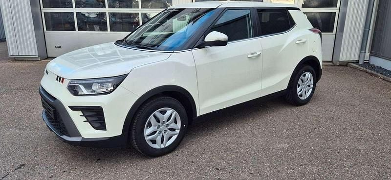 Weiß Gebraucht 2025 Ssangyong (KGM) Tivoli SUV | 18.590 € - Bild 1/4
