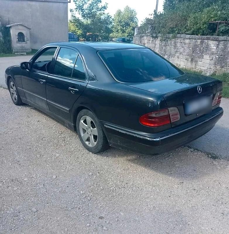 Gebraucht 2001 Mercedes E270 Limousine | 2.500 € (Fairer Preis) - Bild 1/4