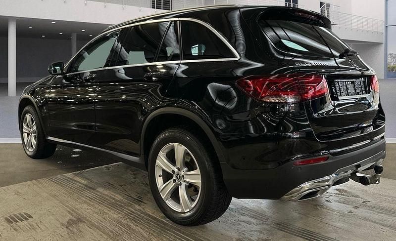 Gebraucht Mercedes GLC300e 194 PS (142 kW) 2021 Schwarz SUV