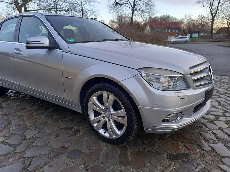 Gebraucht Mercedes C180 156 PS (114 kW) 2010 Silber Limousine