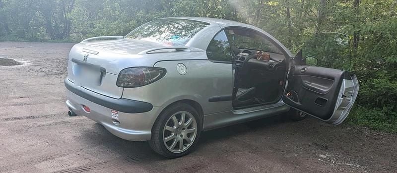 Gebraucht Peugeot 206 CC 136 PS (100 kW) 2001 Silber Cabrio