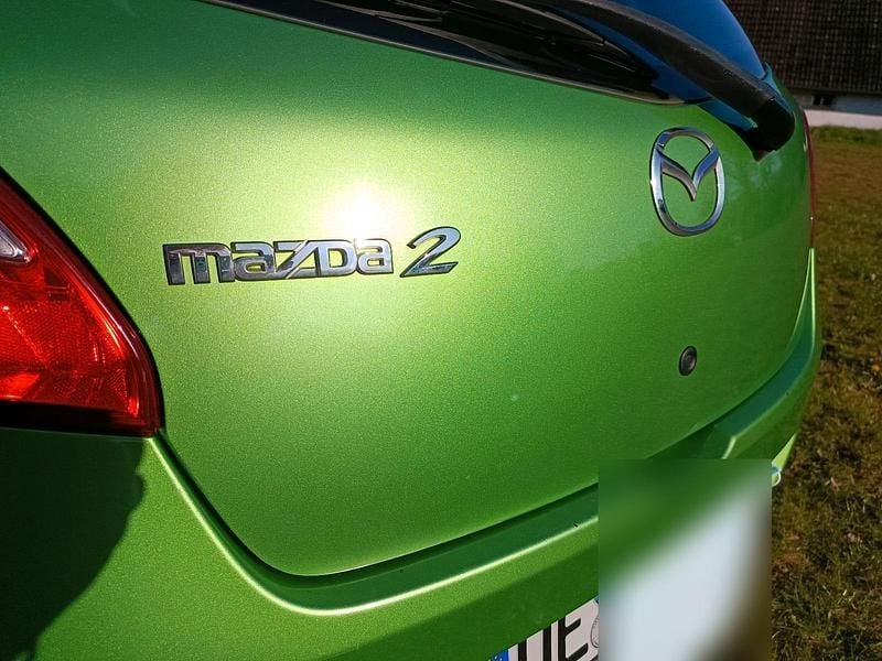 Second-hand Mazda 2 86 CP (63 kW) 2009 Verde Hatchback