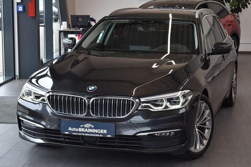 Grau Gebraucht 2020 BMW 520 Performance Kombi | 25.950 € (Fairer Preis) - Bild 1/4