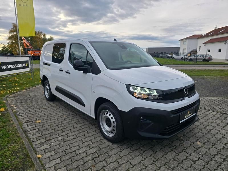 Neu Opel Combo 131 PS (96 kW) 2025 Lackierung weiss icy/typ aussenverkleidung spiegel flach standard Limousine