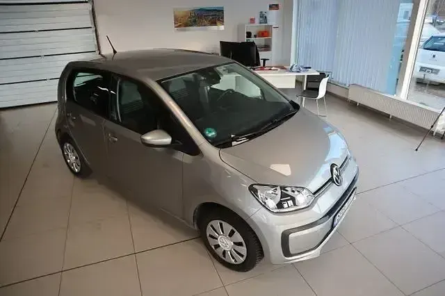 Używany VW up! Move 65 KM (47 kW) 2021 Srebrny Hatchback