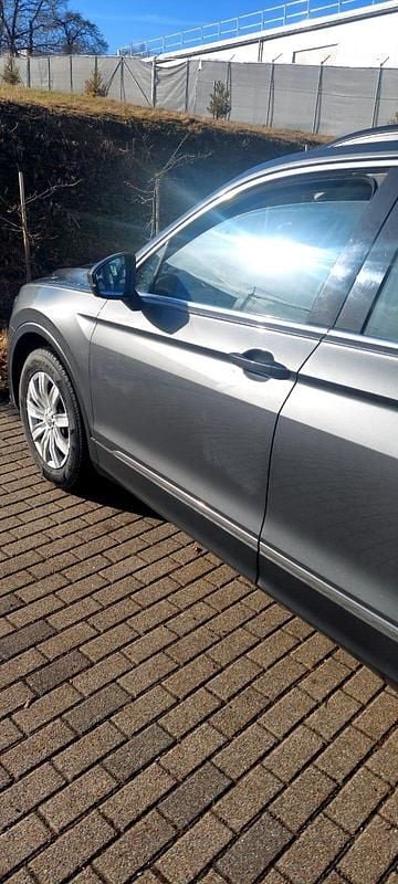 Gebraucht VW Tiguan 150 PS (110 kW) 2018 Silber SUV