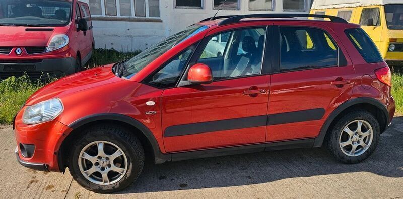 Orange Gebraucht 2006 Suzuki SX4 Club Limousine | 2.600 € - Bild 1/4