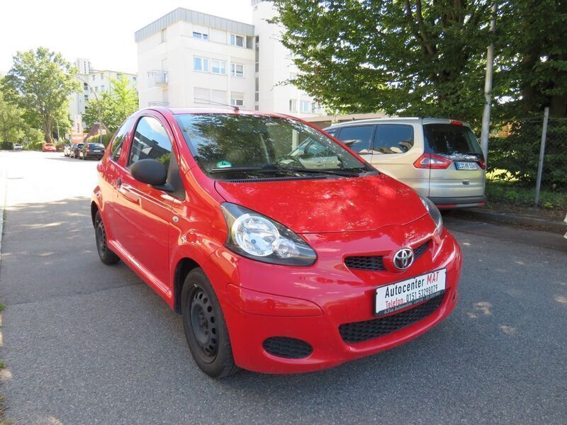 Gebraucht Toyota Aygo Basis 68 PS (50 kW) 2010 Rot Kleinwagen