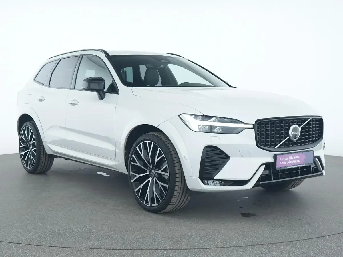 Gebraucht Volvo XC60 R-Design 250 PS (183 kW) 2022 Crystal white SUV