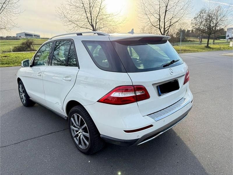Gebraucht Mercedes ML250 204 PS (150 kW) 2013 Weiß SUV