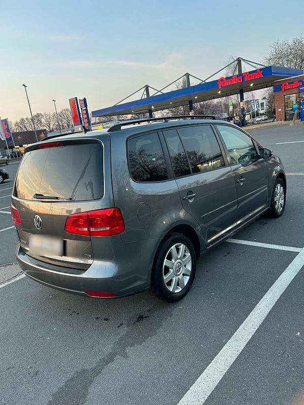 Gebraucht VW Touran 105 PS (77 kW) 2013 Braun Van / Kleinbus