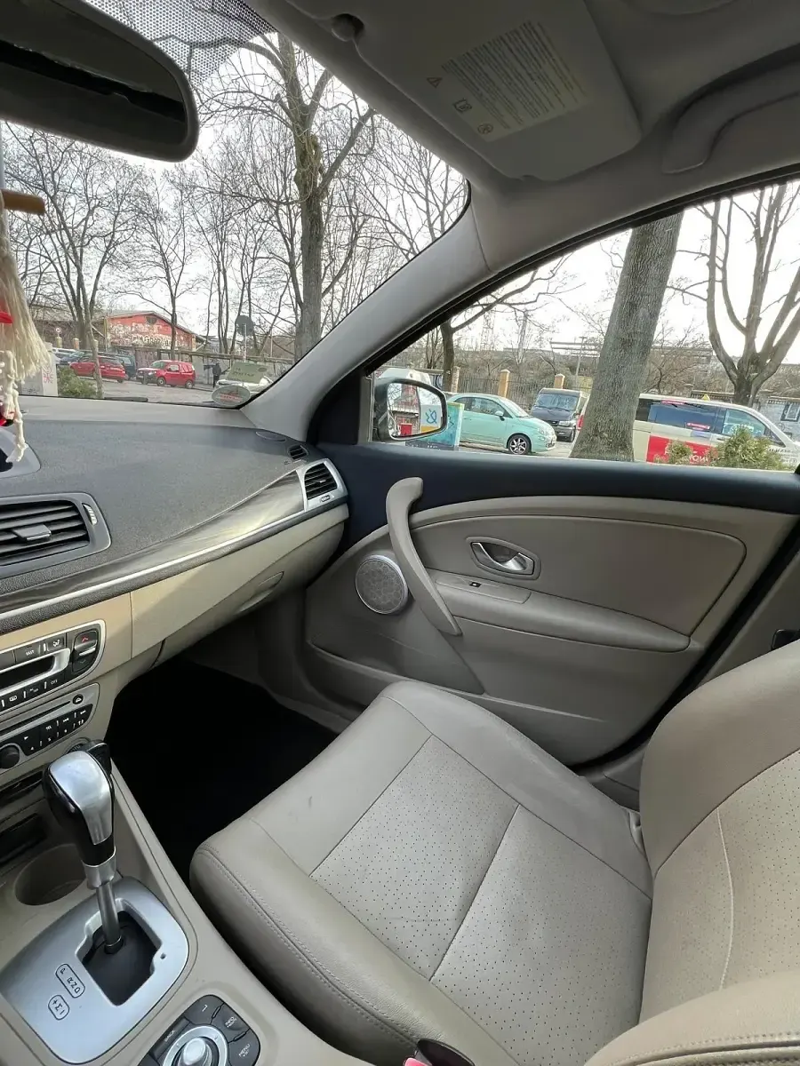 Gebraucht Renault Mégane 140 PS (102 kW) 2011 Schwarz Limousine