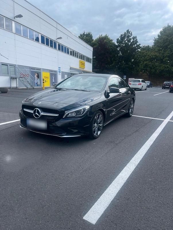 Gebraucht Mercedes CLA200 156 PS (114 kW) 2017 Schwarz Limousine