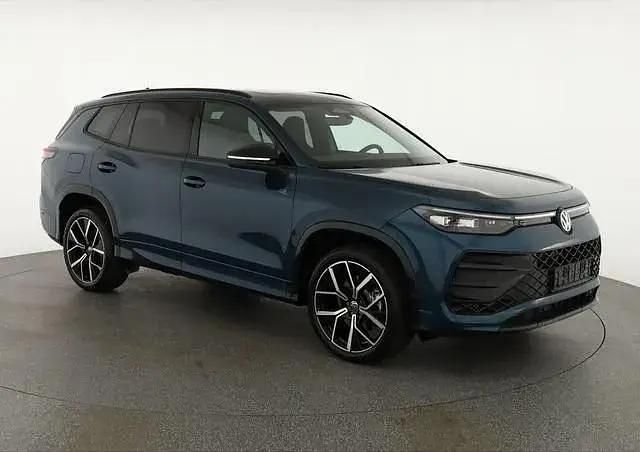 Nightshade blue metallic Neu 2025 VW Tayron R-line SUV | 56.495 € (Superpreis) - Bild 1/3