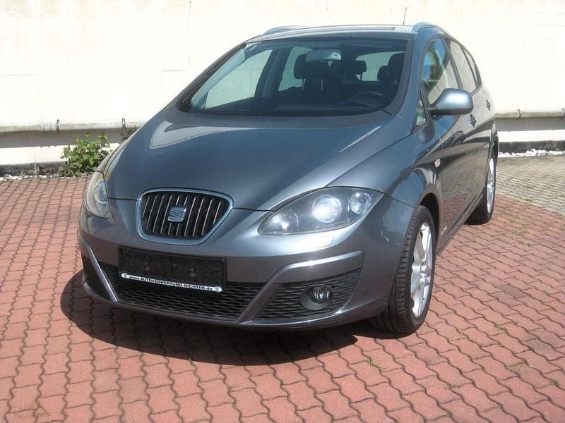 Grau Gebraucht 2013 Seat Altea XL Stylance Van / Kleinbus | 5.599 € (Etwas zu teuer) - Bild 1/4